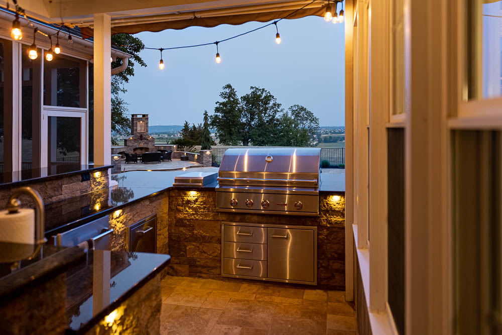 Outdoor kitchen beside a paver patio